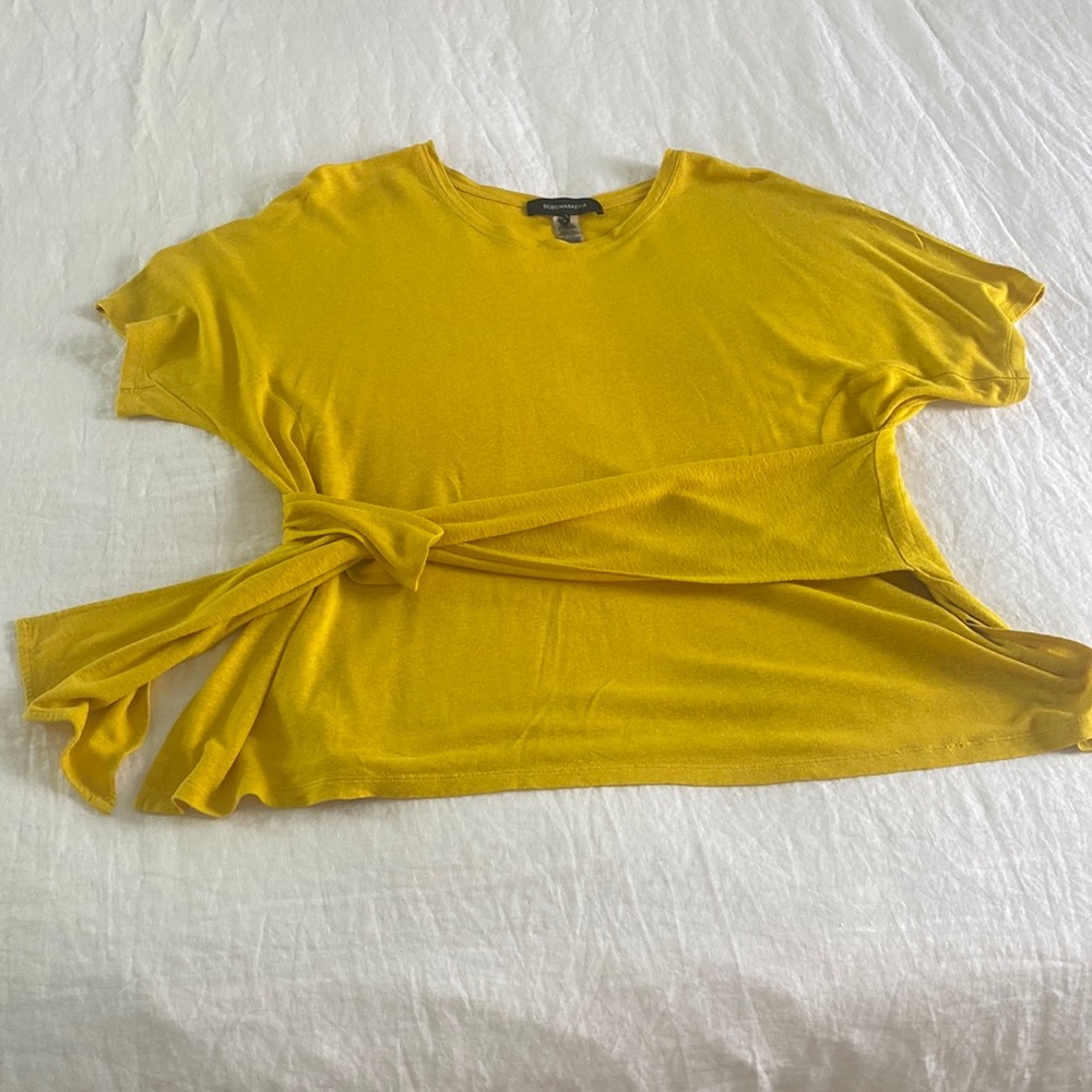 Bcbg Maxazria top. Mustard yellow short-sleeve size Large
